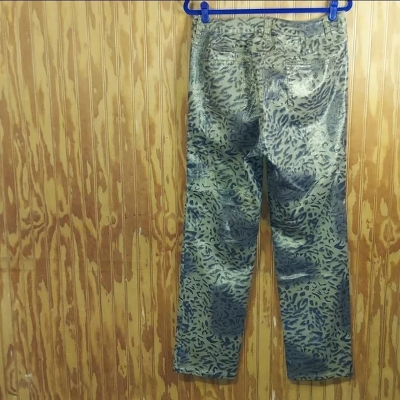 Ashley Stewart - Picture 4 of 7